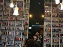 -钟书阁(松江泰晤士小镇店)