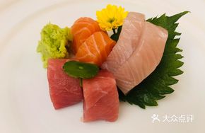 Seasonal Sashimi Trio