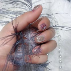 -吉吉靓甲美睫