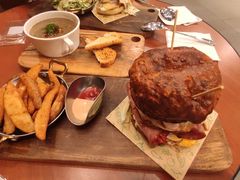 双蛋指椒牛肉汉堡-魏斯理汉堡(西安沣东吾悦店)