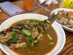 红烧鲫鱼-凡老头米线砂锅(古荡新村西粮站)