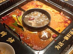 -老牌坊云南鱼豆花火锅(哈西万达店)
