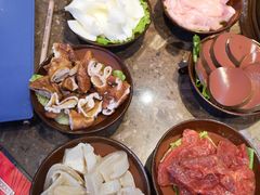 -沪小二炭火蛙锅(淮海中路美食不夜城店)