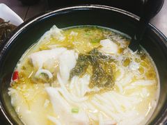 酸菜鱼米线-灵芝妹子海鲜米线(香炉礁山姆店)