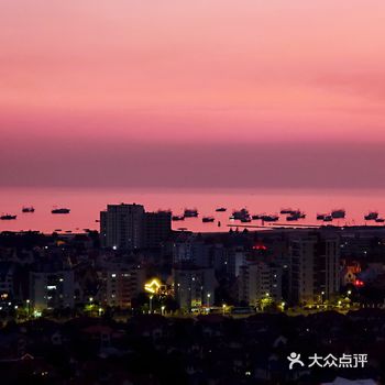 度假房买在了凯昇，优点是价格便宜位置好，海景也不错