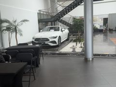 -成都中升之星奔驰4S店