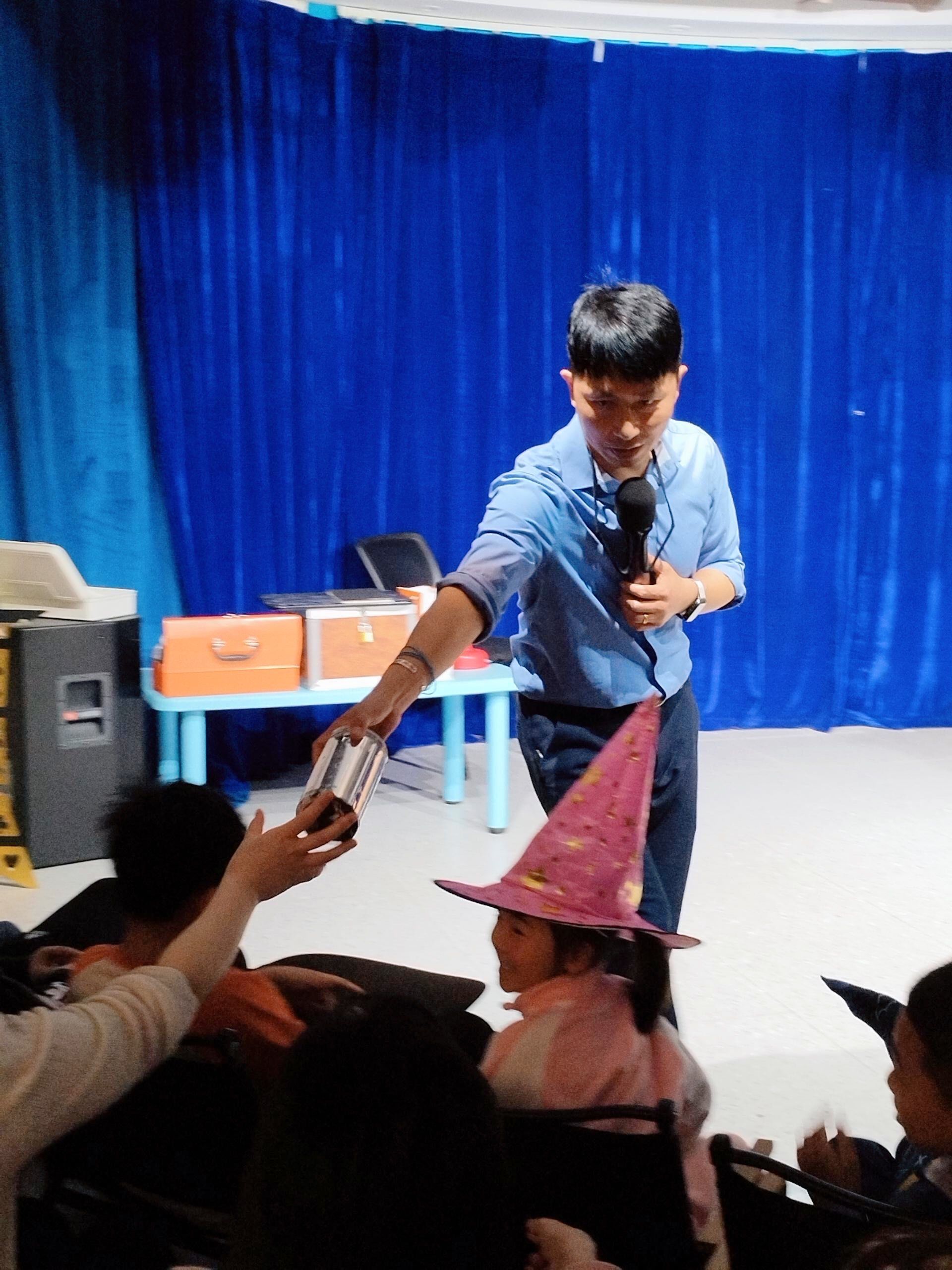 999792 宝藏遛娃地!亲子互动魔术秀,奇幻又科学!