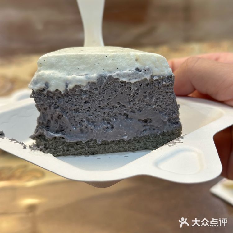 好利来新品 | 黑松露香草口味半熟芝士蛋糕测评