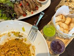 -Chom Cafe and Restaurant