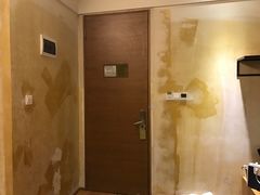 墙面这样竟还正常出租-全季酒店(上海徐家汇肇嘉浜路店)