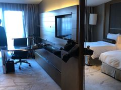 -上海滴水湖皇冠假日酒店