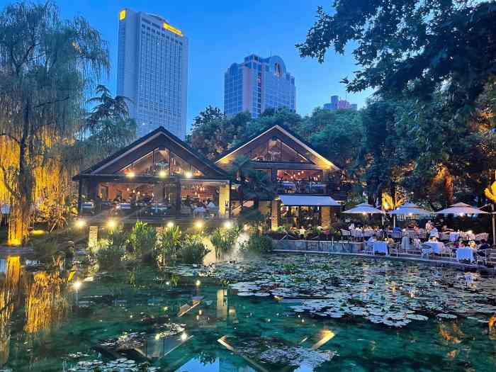 thai gallery泰廊餐厅-"有个忘记了名字的汤蛮好吃的,里面有虾菇,.