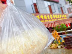 -黄利砖万峰林布依特色酸笋牛肉馆