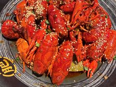 -肥肥虾庄·金牌油焖大虾(汉街SKP店)