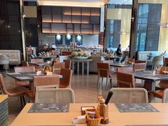 -鲜艳全日餐厅(长江之舟华邑酒店)