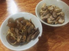 -松树干拌面店