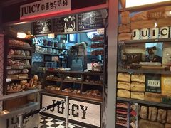 面包甜点陈列柜-Juicy Bakery(大学路店)