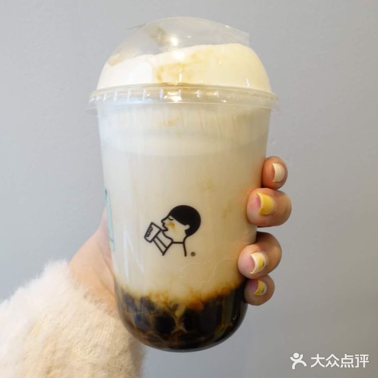 经过一桌人的比对反正就是喜茶完胜了一芳奶茶