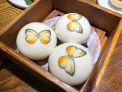 蝴蝶金汁流沙包-广东道至正餐厅(区庄店)