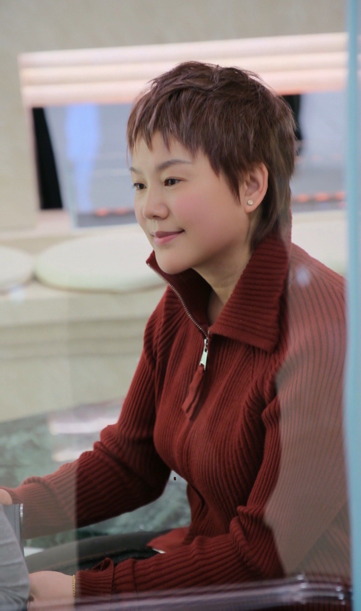 女人超过30岁一定要尝试一次超短发