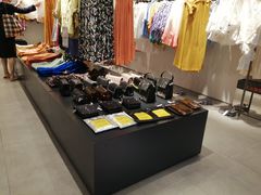 -URBAN REVIVO(欢乐海岸购物中心店)