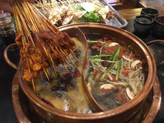 菌菇鸳鸯锅-镇江龙·火锅串串(武侯祠店)