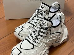 -京伟修鞋洗鞋奢侈品皮具护理店