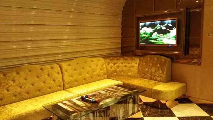 领秀时尚量贩式ktv-"晚上吃完饭.想出去逛逛.结果外面太冷了,..."-大