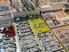 -天空之镜眼镜店蔡司依视路配镜授权零售店(望京颐堤港店)