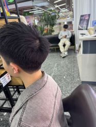 -藤野造型·烫·染发型设计店