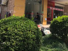 门口花坛-岁福祥老母鸡汤面馆(阳曲路店)