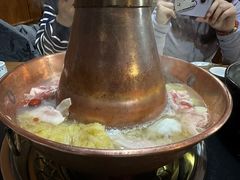 -果松木炭酸菜铜火锅·外婆参鸡汤