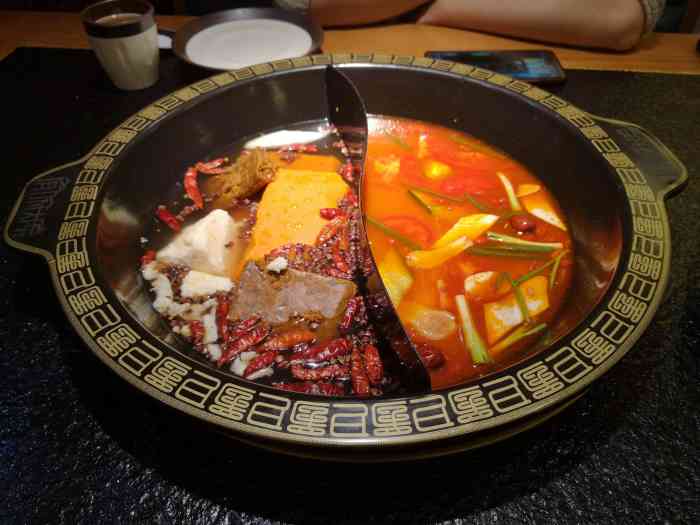 渝府大院重庆老火锅(瓯北店)-"台风天在家安静的宅了一天晚上的时候
