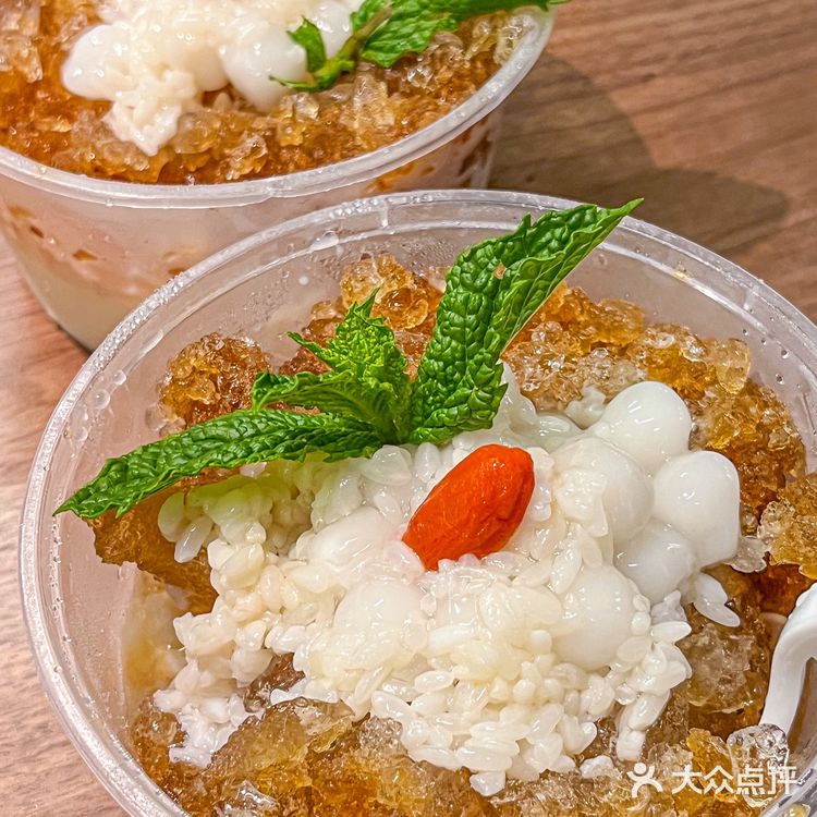 这一锅麻辣鲜香的芋儿鸡谁能拒绝的了呀！！香喷喷😋