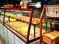 面包甜点陈列柜-Dough&Joe团憩(瑞虹天地月亮湾店)