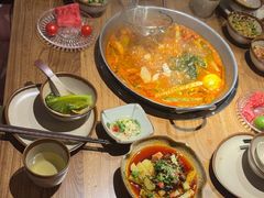 -野山舂·贵州现舂酸汤火锅(鸿通城店)