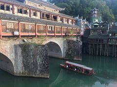 -临江餐馆二楼美食部落