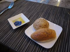 餐包有软包和杂粮-外滩悦榕庄·海怡西餐厅