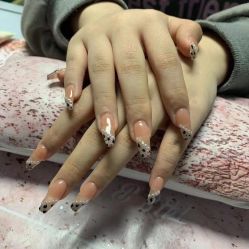 -桃子的美甲店