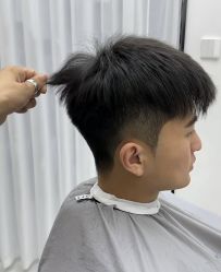 -V7 HAIR SALON