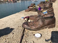 -多瑙河畔鞋履雕塑