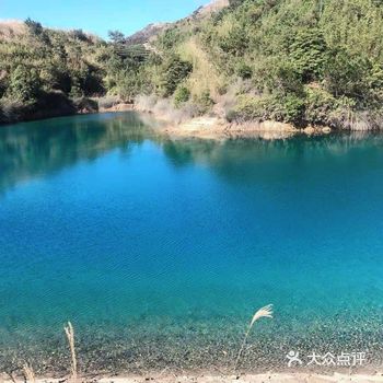 冬日的午后，天气暖窝暖窝，自驾来到美丽的小九寨