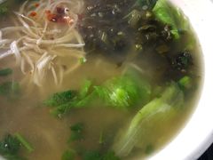 酸菜鸡丝米线-土家族掉香缘掉渣饼(西单明珠八层店)