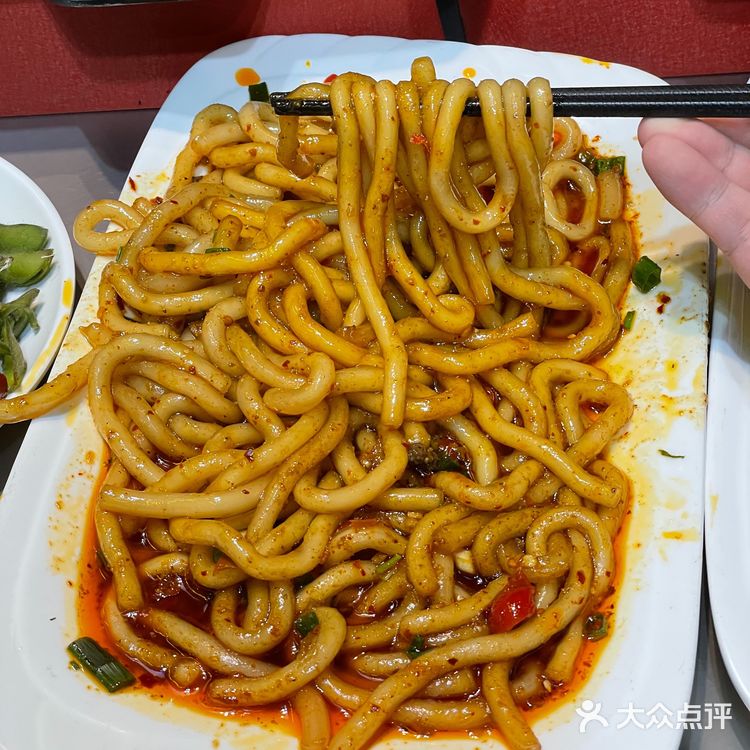 吃到了冉家坝坠好吃的烧烤！烤牛蛙绝了！