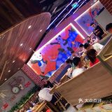 新开了一家东北菜，根男朋友路过，看见门口有很多人在排队