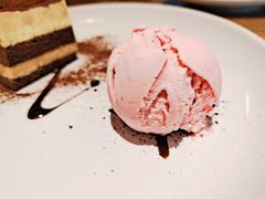 草莓冰淇淋-必胜客(宁波天一水街店)