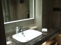 -榆林榆阳西路火车站亚朵酒店