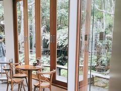 -Chom Cafe and Restaurant