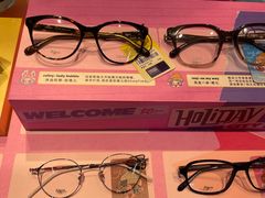 -LOOK眼镜·蔡司依视路配镜(宝山万达店)