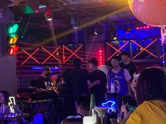 -UP嘻哈酒吧(粉巢店)